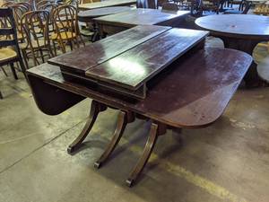 lot 4212 image: Antique Duncan Phyfe Table With Leaves