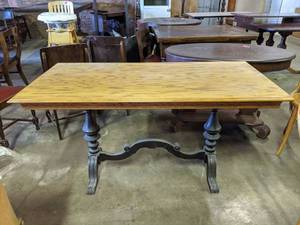lot 4215 image: Wooden Table