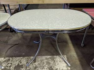 lot 4233 image: Antique Retro Oval Table