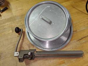lot 4260 image: Assorted Lids