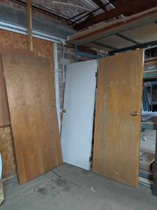 lot 4344 image: (3) Doors