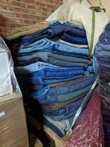 lot 4355 image: Pallet Of Furniture Covers