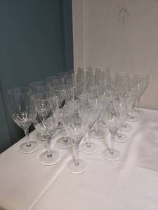 lot 4374 image: Assorted Wine Glasses