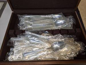 lot 4381 image: Oneida 66 Piece Silver Plated Utensils