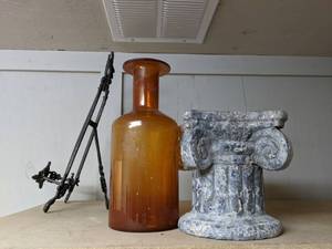 lot 4403 image: Decor