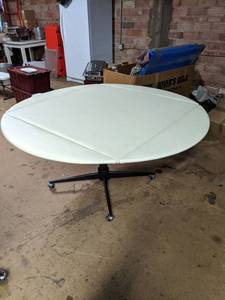 lot 4416 image: Fold Out Table