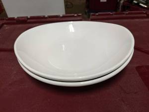 lot 4421 image: (36) World Porcelain White Bowls