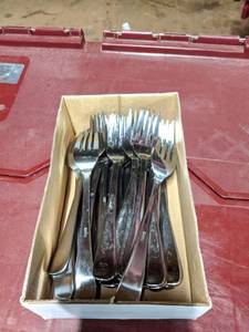 lot 4424 image: Salad Forks