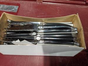 lot 4427 image: Steak Knives