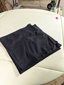 lot 4448 image: Black Square Cloth Napkins And Two White Table Cloths