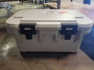 lot 4269 image: Cambro