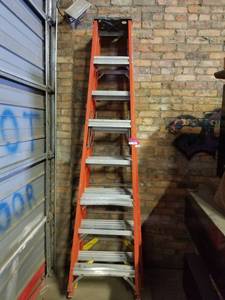 lot 4276 image: 8Ft Fiberglass Ladder