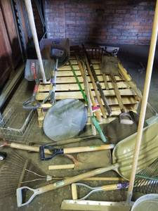 lot 4290 image: Antique And Vintage Yard Tools