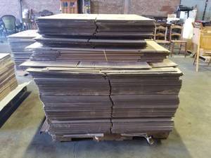 lot 4296 image: Medium And Large Moving Boxes