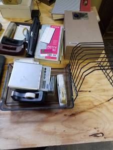 lot 4300 image: Office Supplies