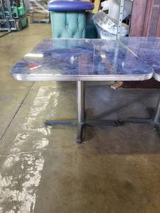 lot 4317 image: Retro Restaurant Booth Table