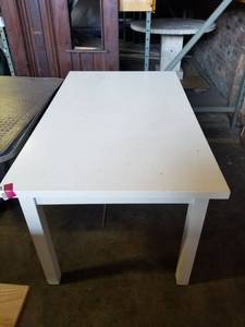 lot 4321 image: 5ft White Table