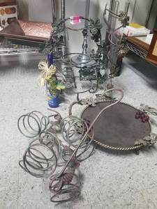 lot 4394 image: Wine Grape Decor Items