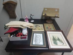 lot 4400 image: Pictures, Hanging Metal Decor, Various Items