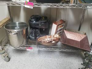 lot 4408 image: Delonghi Coffee Maker, Decor Items