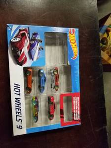 lot 1436 image: Hot Wheels 9-Car Collector Gift Pack (Styles May Vary)