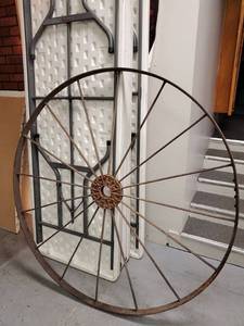 lot 1180 image: Huge Rustic Wagon Wheel- Great Outdoor Decoration