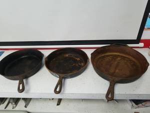 lot 1203 image: 3 cast iron skillets