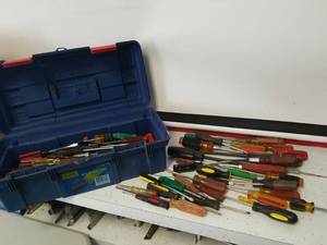 lot 1260 image: Screwdrivers How many do you need