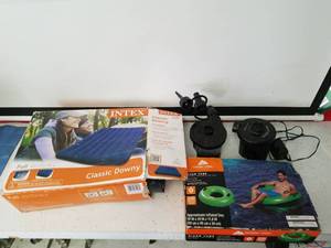 lot 1296 image: river tube fullsize air bed and air pumps