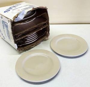 lot 578 image: Box of 12  Sysco Rolled Edge Cream White 10� in. Dinner Plates