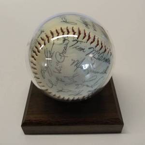 lot 582 image: Autographed Baseball