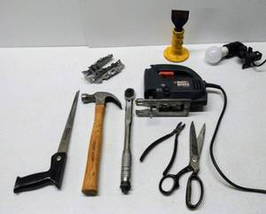 lot 609 image: Tool Lot  Black and Decker Jig Saw, Hammer & More