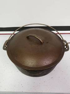 lot 1302 image: Wagners 1891 original Dutch oven cast iron