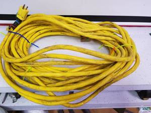 lot 1303 image: 100 ft Yellow jacket extension cord