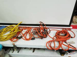 lot 1304 image: three 25 foot extension cords and two10 foot extension cords