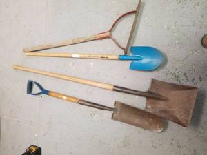 lot 1322 image: 3 shovels and weed wacker