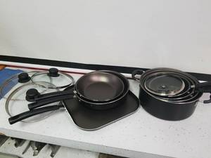 lot 1329 image: Real nice pan set