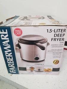 lot 1335 image: Farberware 1.5 L deep fryer