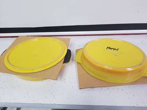 lot 1338 image: 2 Parini oval baker with lid