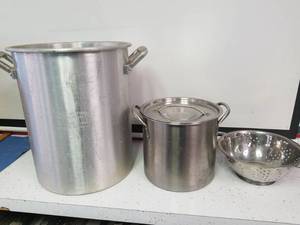 lot 1339 image: turkey frying pot stock pot and colander