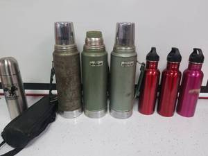 lot 1360 image: Thermoses and water bottles