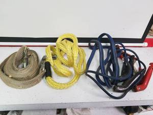 lot 1370 image: Jumper cables tow strap and tow rope