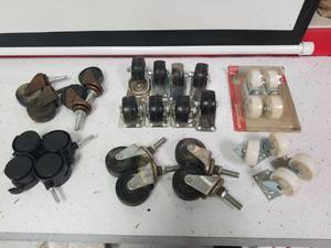 lot 1371 image: 7 set of wheels