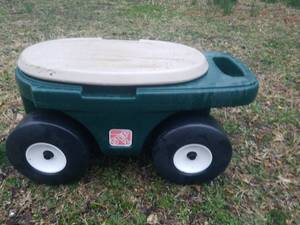 lot 1374 image: A Little Tikes toy hauler