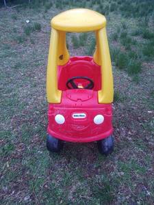 lot 1377 image: Little Tikes Ride in car