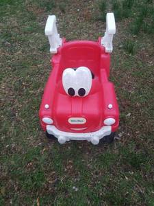 lot 1378 image: Little Tikes fire truck riding toy