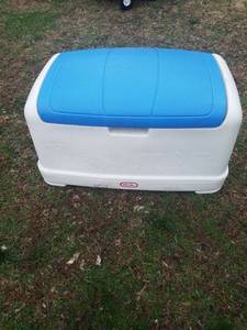 lot 1380 image: Little Tikes toy box