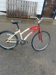 lot 1395 image: La Jolla lightweight aluminum Street Cruiser