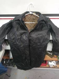 lot 1411 image: Newport news size large leather coat