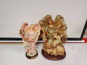 lot 630 image: 2 Angel Statues Decor. Pretty